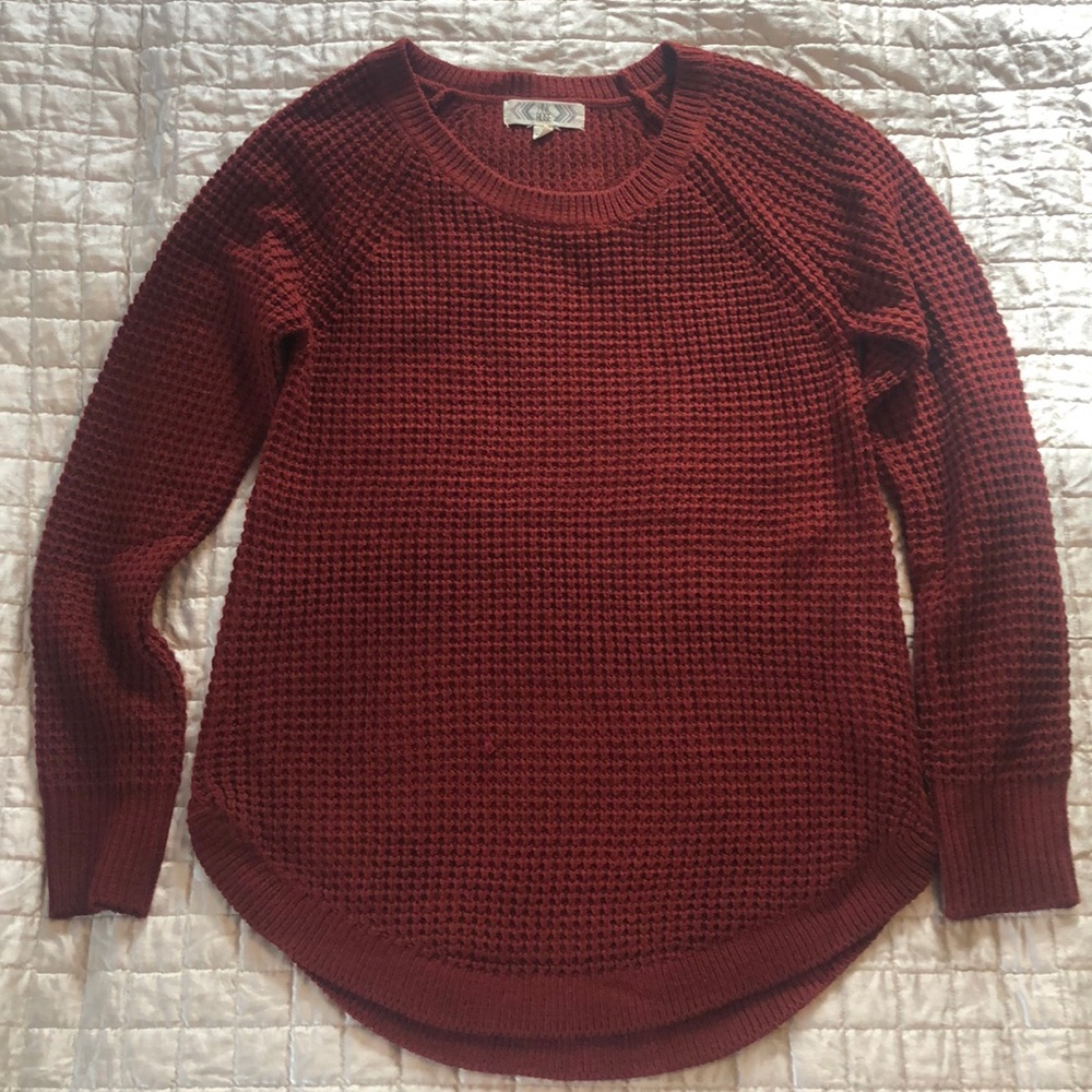 Waffle knit rust colored sweater scoop hem. Sz S
